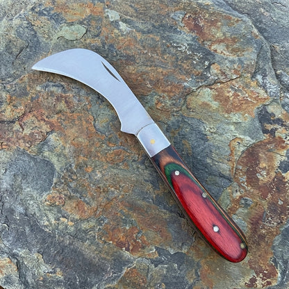Curved hawkbill pocket knife blade with single steel bolster

