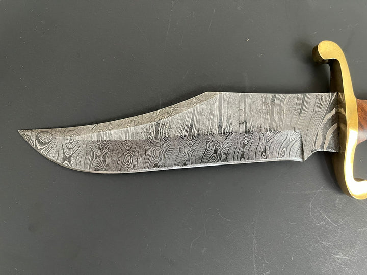 Carbon steel clip point blade of Bowie Hunting Knife – detailed texture