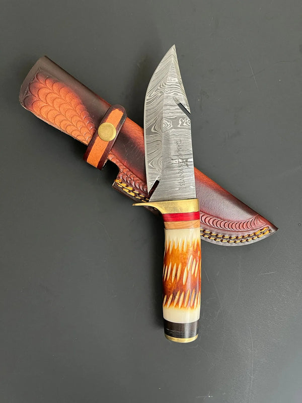 Handcrafted 9.5-inch Damascus hunting knife with polished horn handle and genuine leather sheath.
